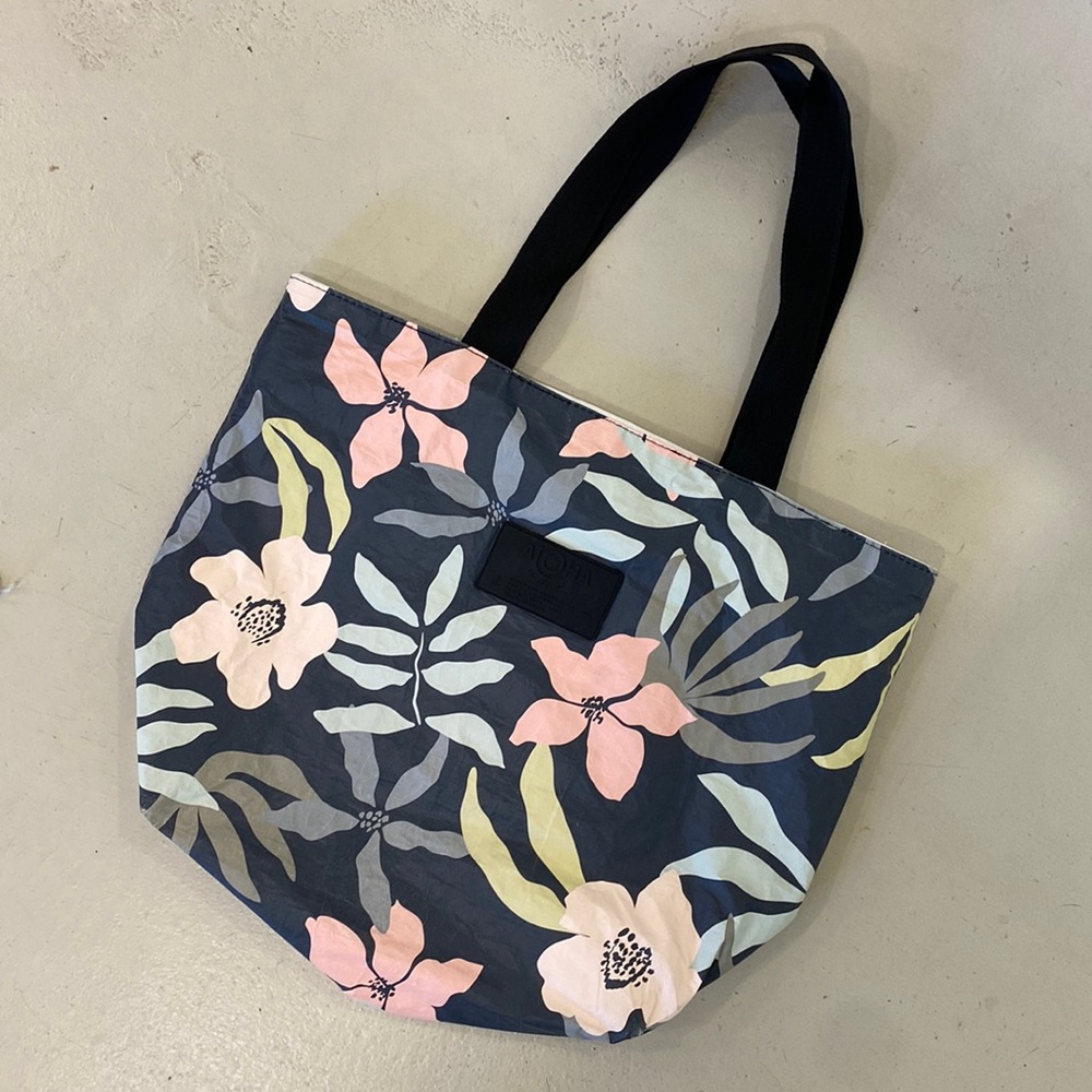 Aloha Collection Day Tripper Bag in Color Eve